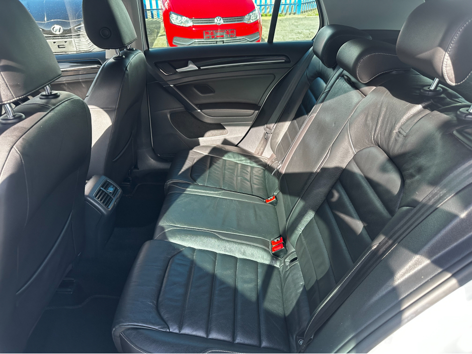 2017 Volkswagen Golf - image 14