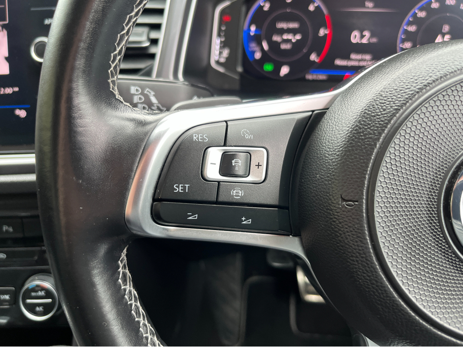 2021 Volkswagen T-Roc - image 22