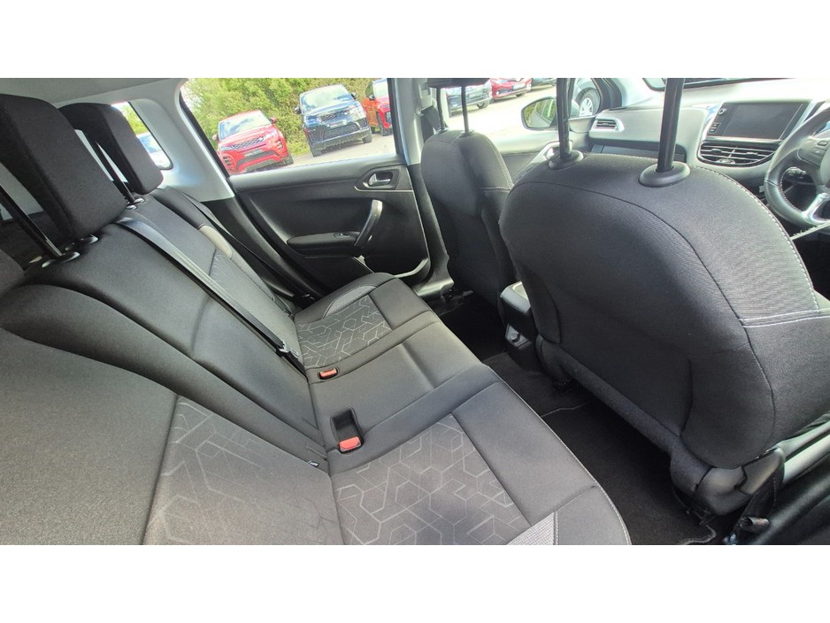 2018 Peugeot 2008 - image 13