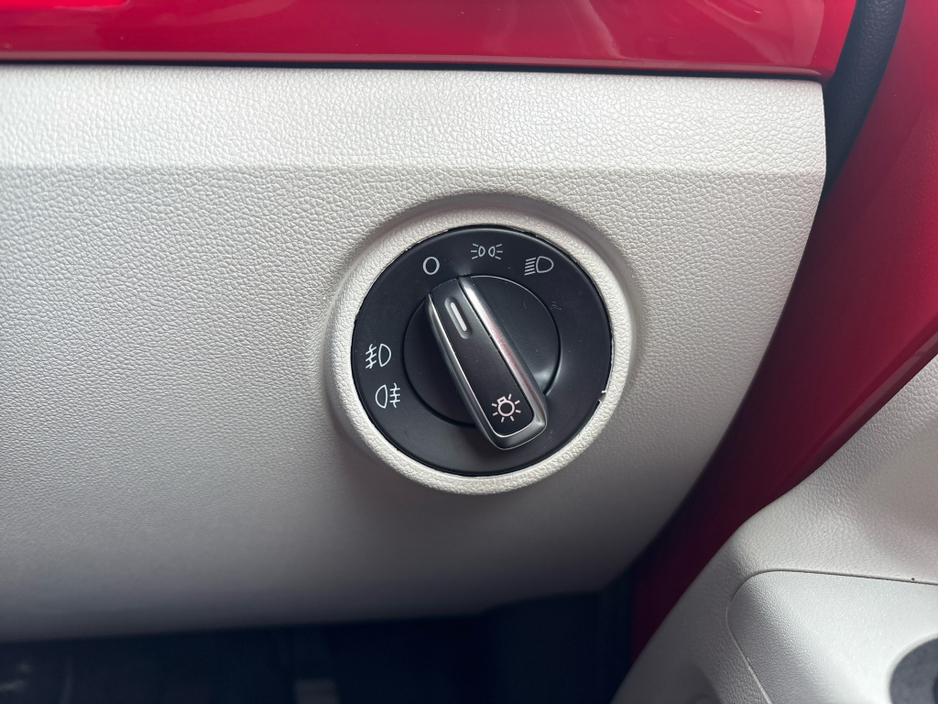 2015 Volkswagen up! - image 14