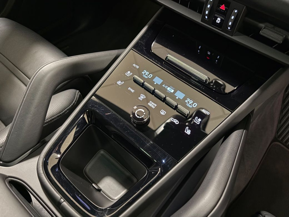 2024 Porsche Cayenne - image 34