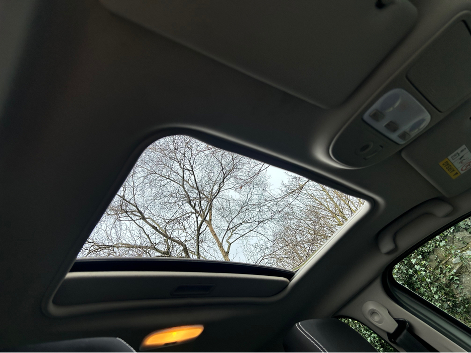 2016 Renault Fluence - image 13