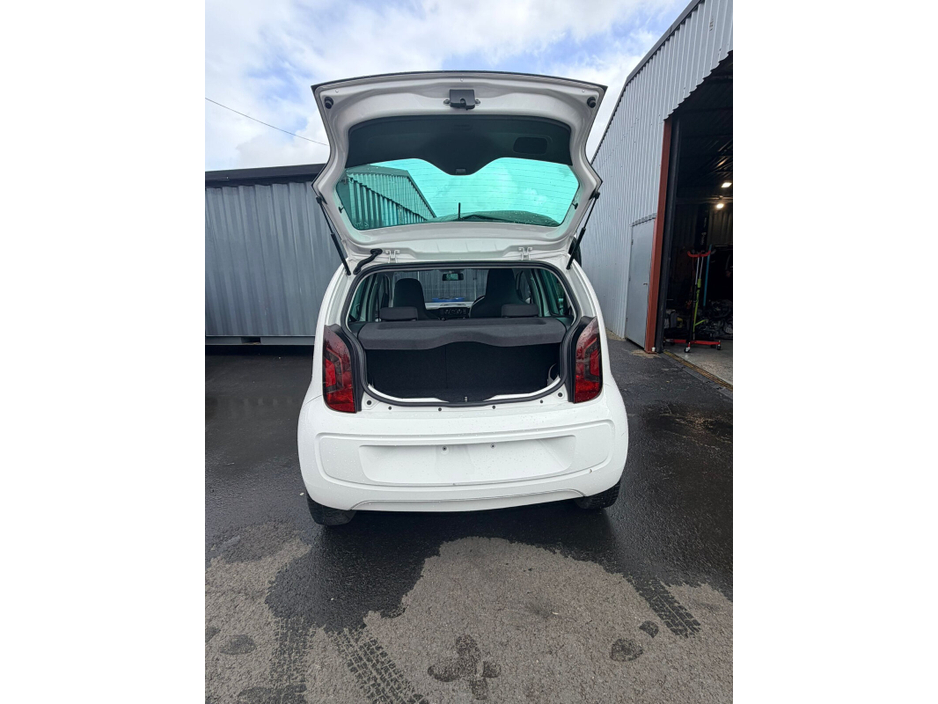 2014 Volkswagen up! - image 4