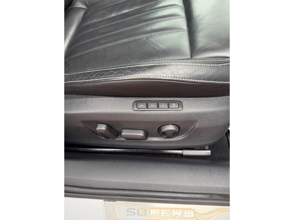 2022 Skoda Superb - image 18