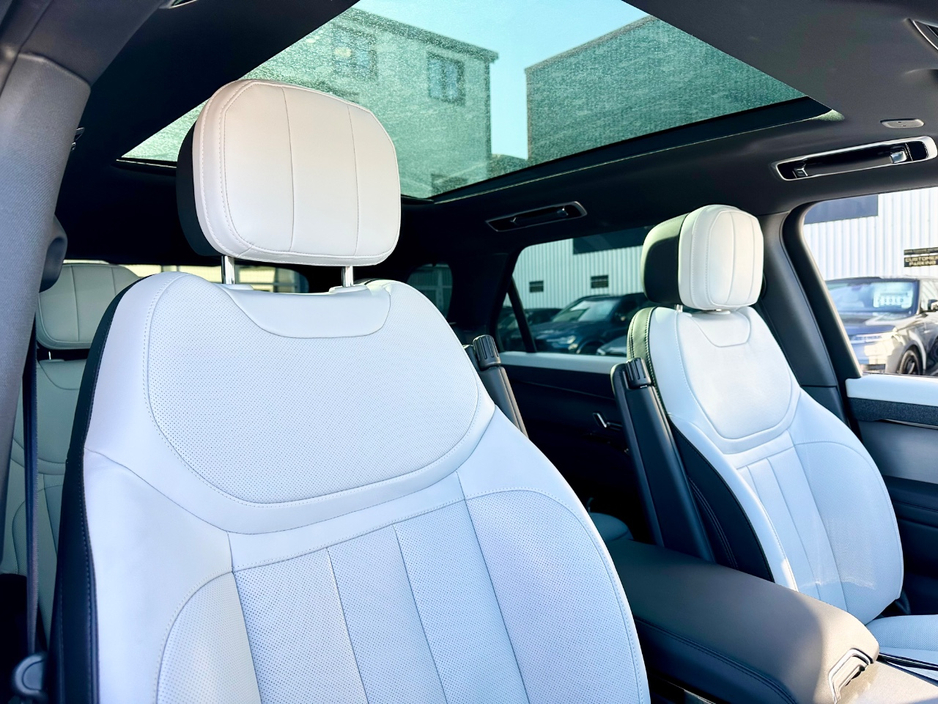2025 Land Rover Range Rover Sport - image 6