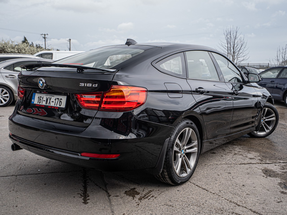 2016 BMW 3 Series - image 3