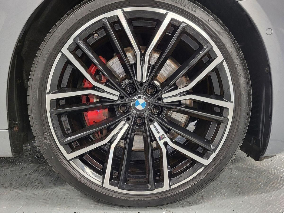 2023 BMW 5 Series - image 14