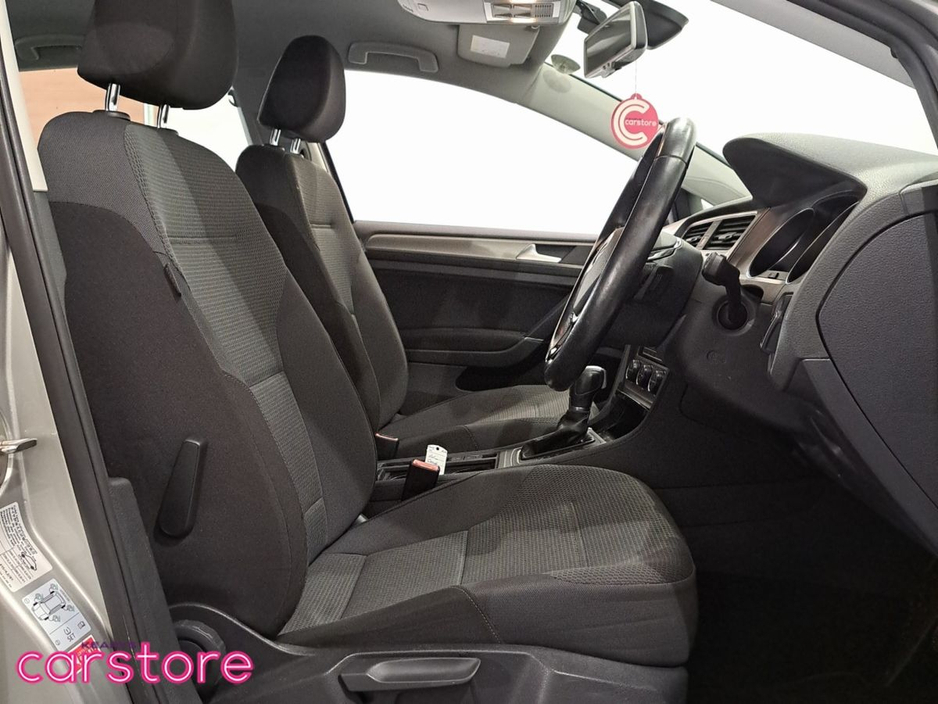 2015 Volkswagen Golf - image 12