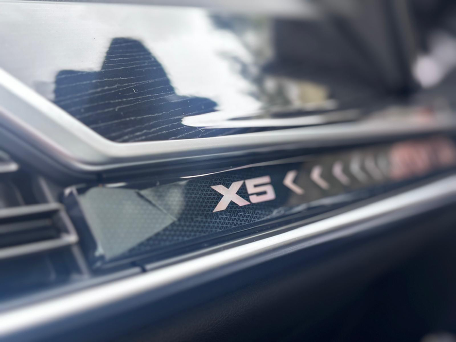 2025 BMW X5 - image 17