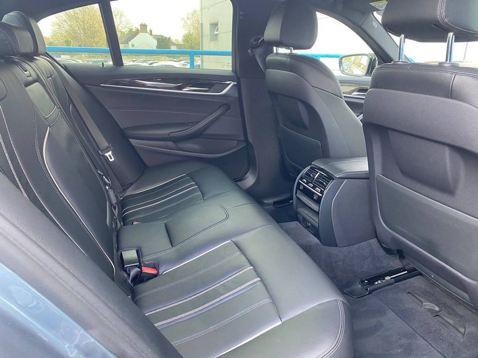 2018 BMW 5 Series - image 9