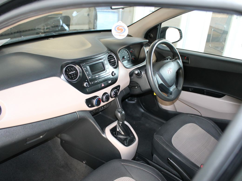 2016 Hyundai i10 - image 9