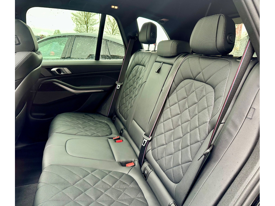 2025 BMW X5 - image 11