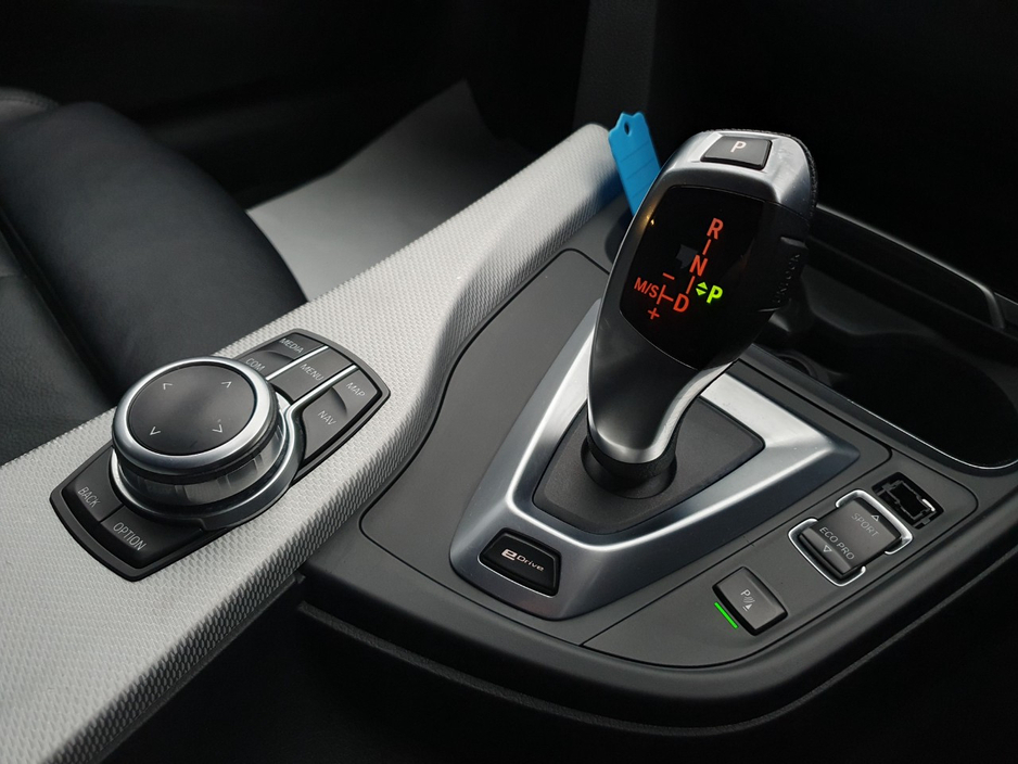 2018 BMW 3 Series - image 17