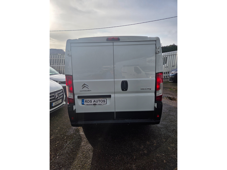 2020 Citroen Relay - image 4