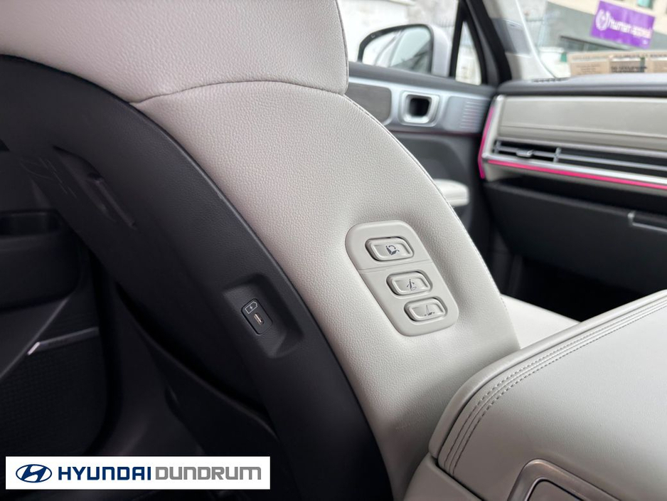 2025 Hyundai Santa Fe - image 12