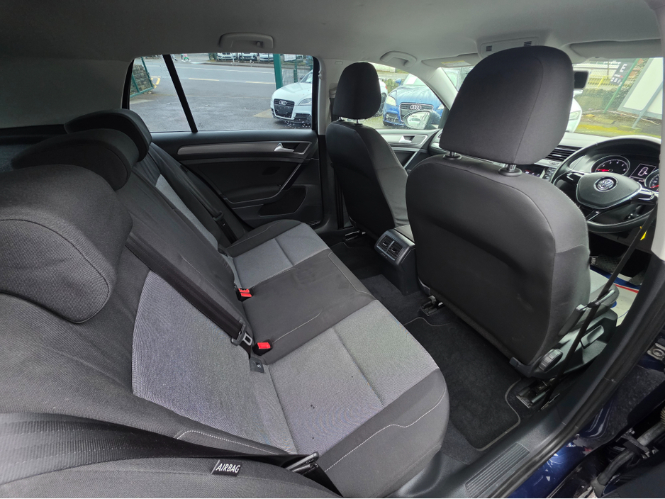 2015 Volkswagen Golf - image 9