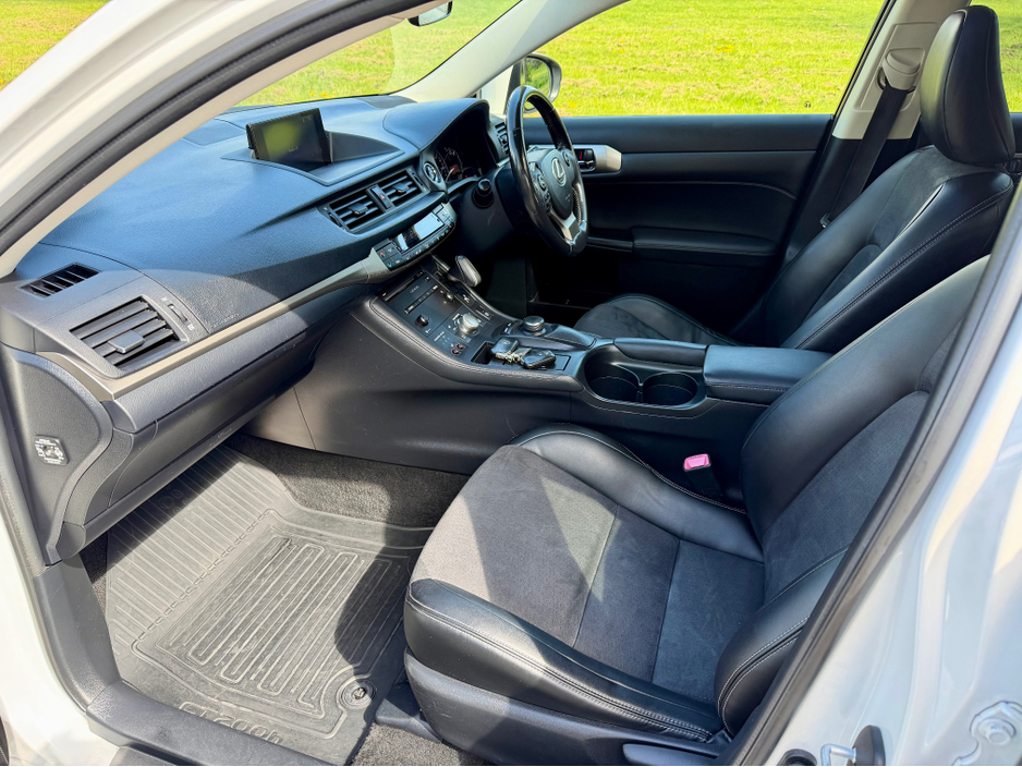 2016 Lexus CT 200 h - image 21