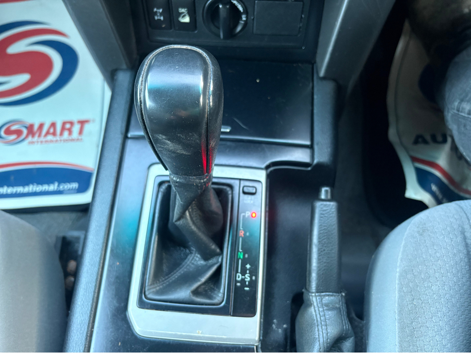 2012 Toyota Landcruiser - image 12