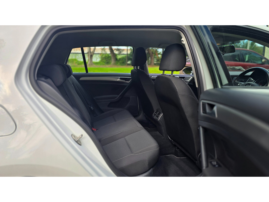 2018 Volkswagen Golf - image 11