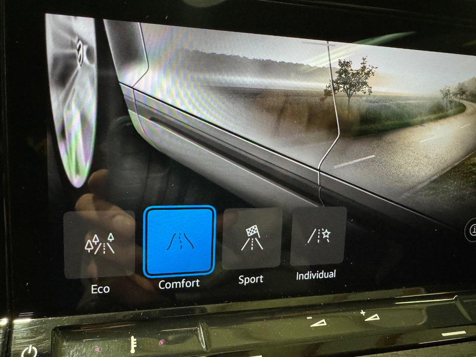 2022 Volkswagen Golf - image 29