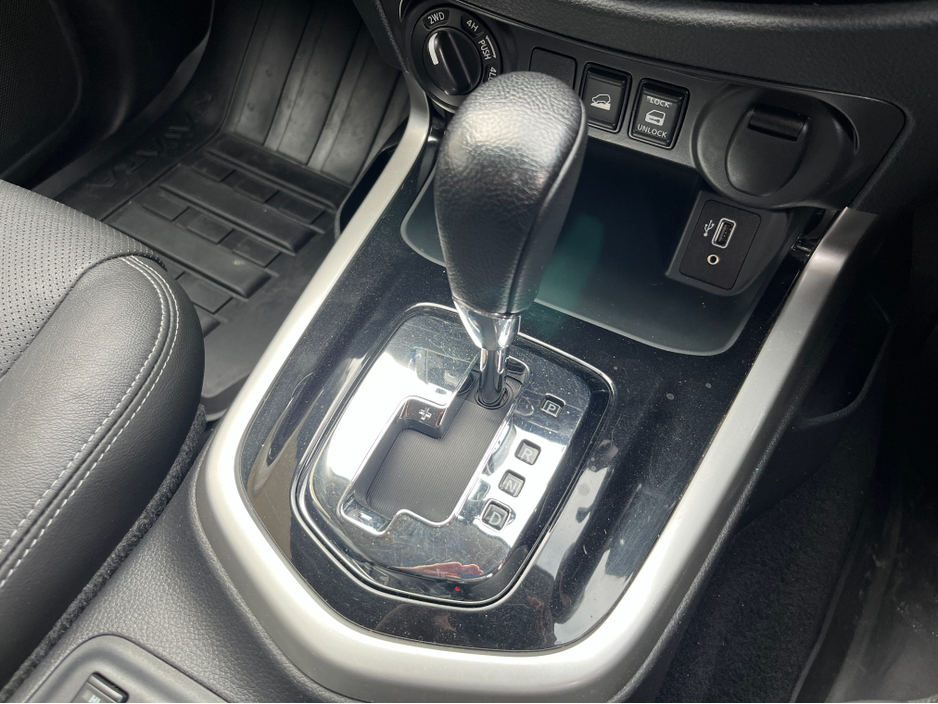 2019 Nissan Navara - image 17