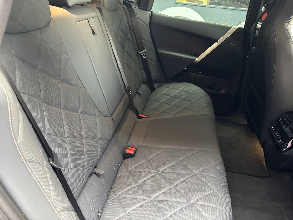 2022 BMW iX - image 14