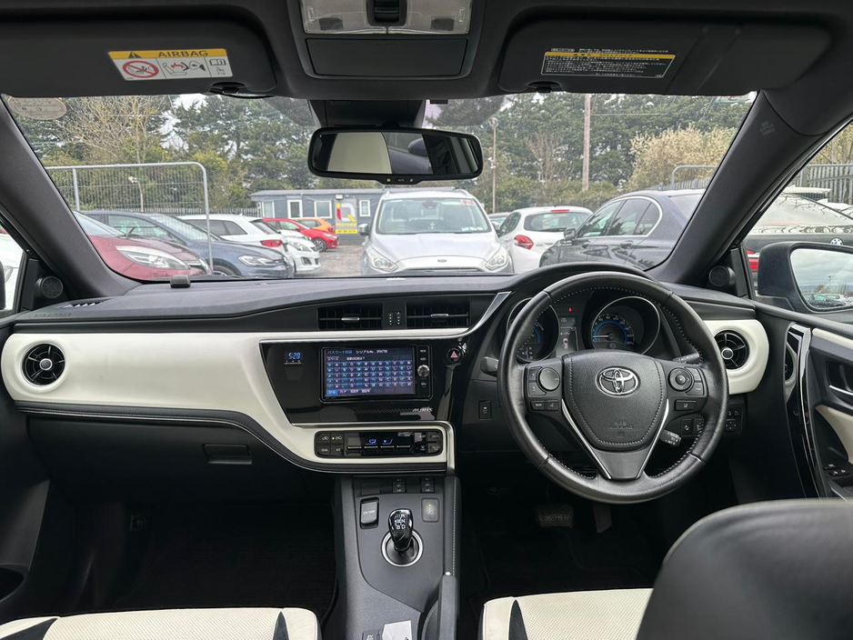 2017 Toyota Auris - image 16