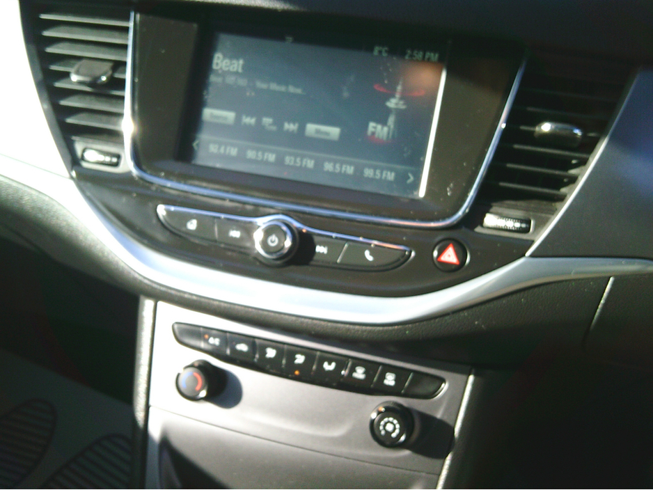 2017 Opel Astra - image 11