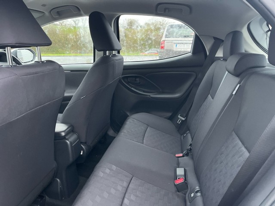 2025 Toyota Yaris - image 7