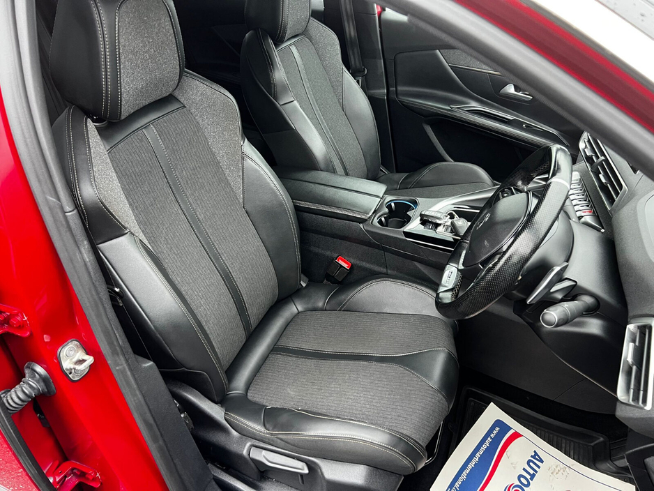 2020 Peugeot 3008 - image 11