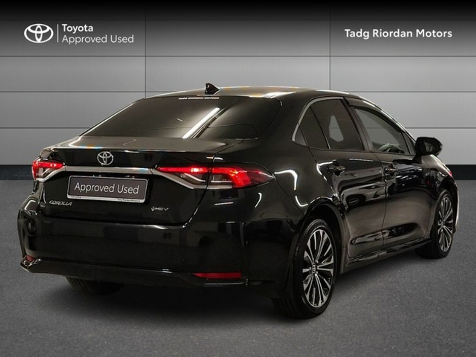 2025 Toyota Corolla - image 2