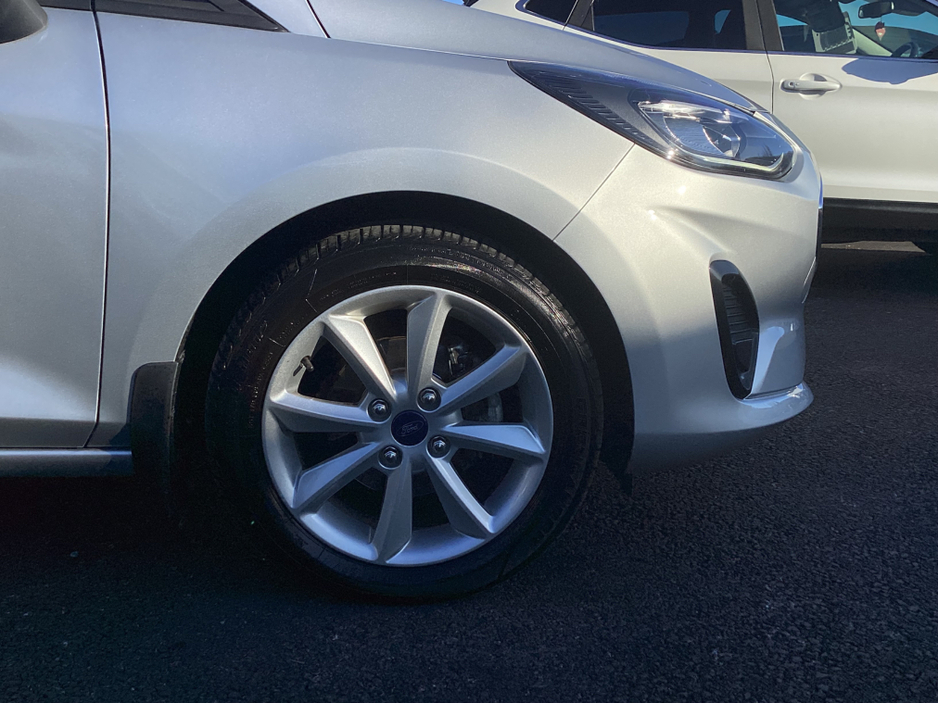 2022 Ford Fiesta - image 8