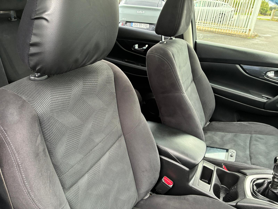 2017 Nissan X-Trail - image 8