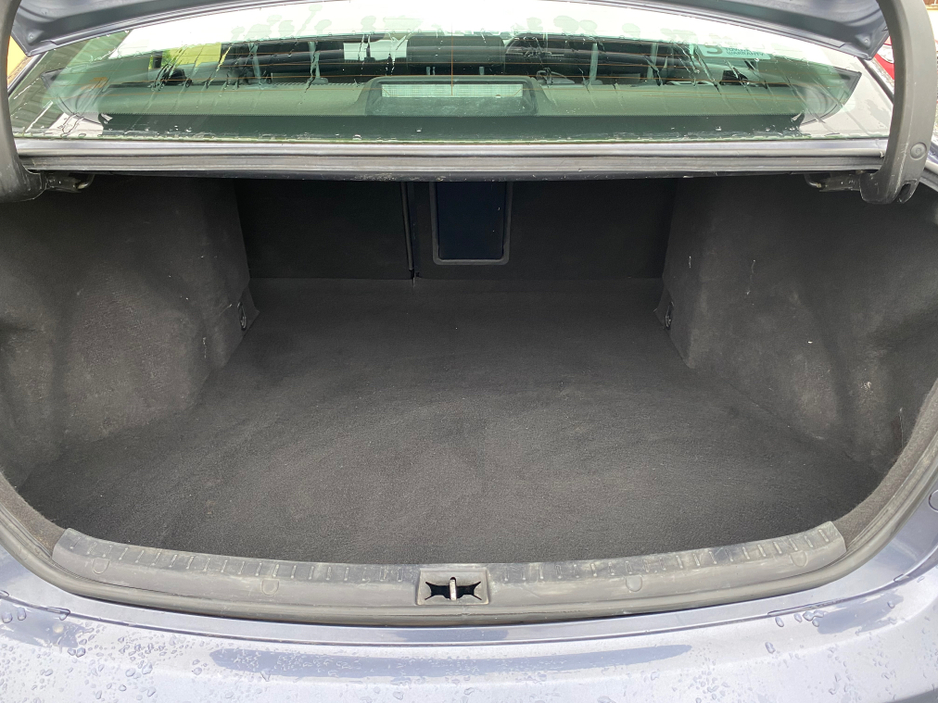 2011 Toyota Avensis - image 9