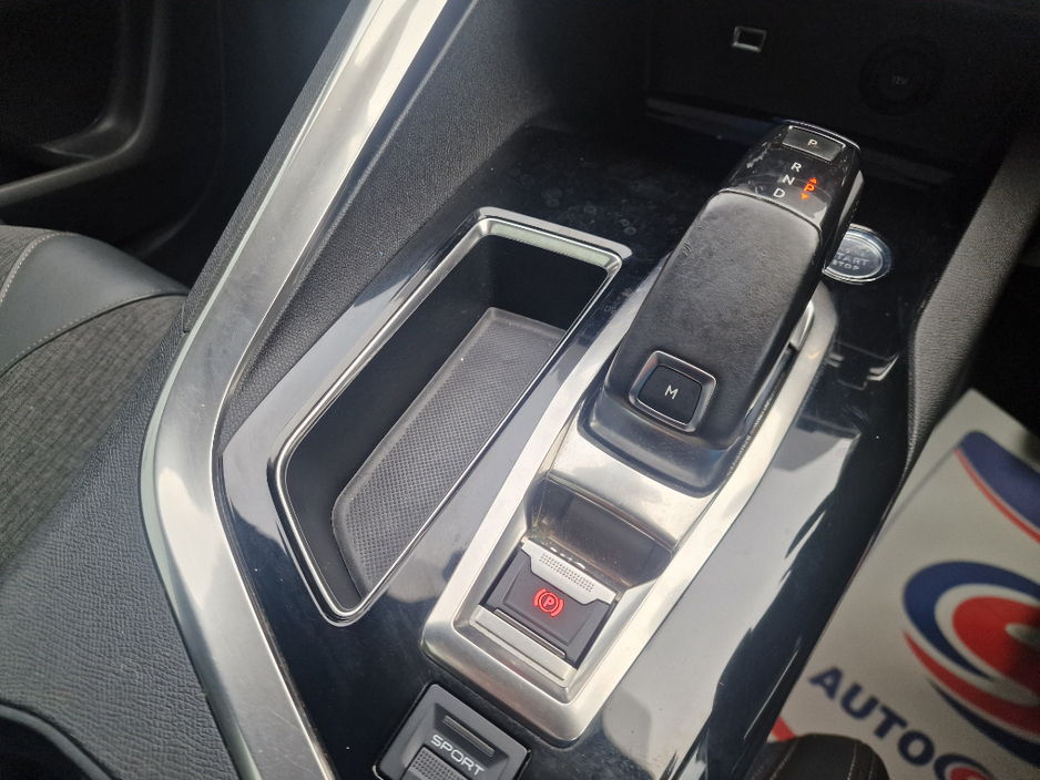 2019 Peugeot 3008 - image 9