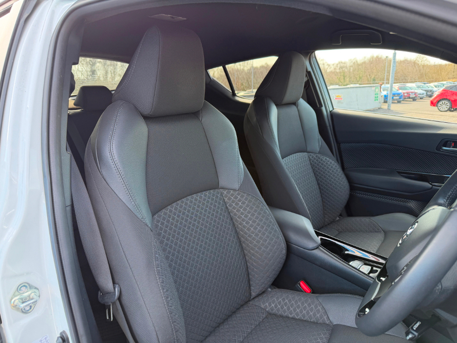 2023 Toyota C-HR - image 7