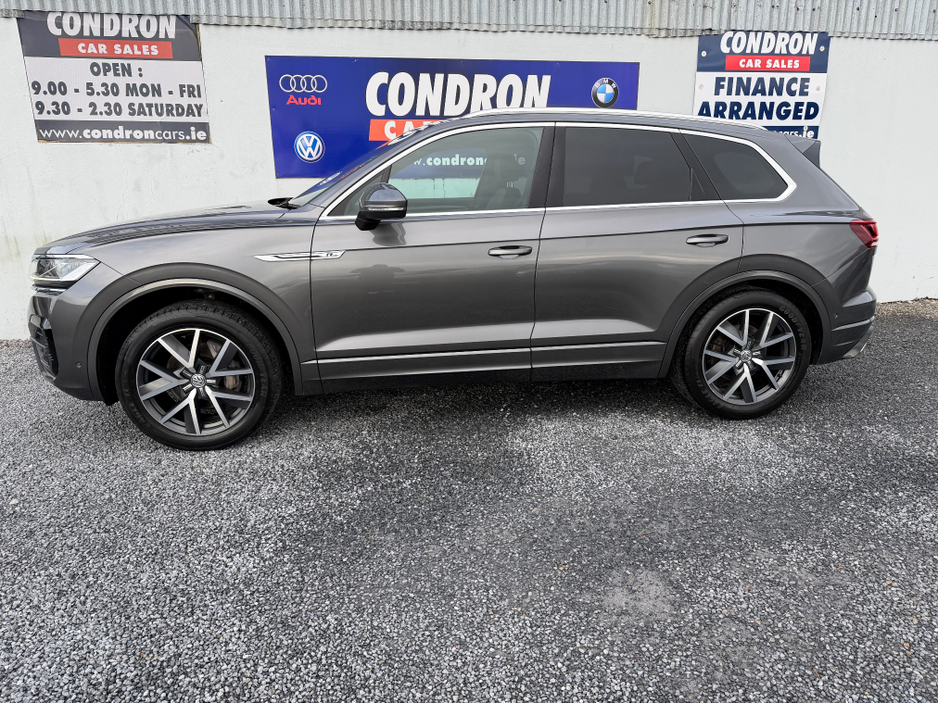 2019 Volkswagen Touareg - image 22