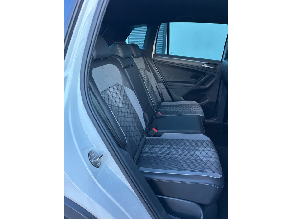 2020 Volkswagen Tiguan - image 25