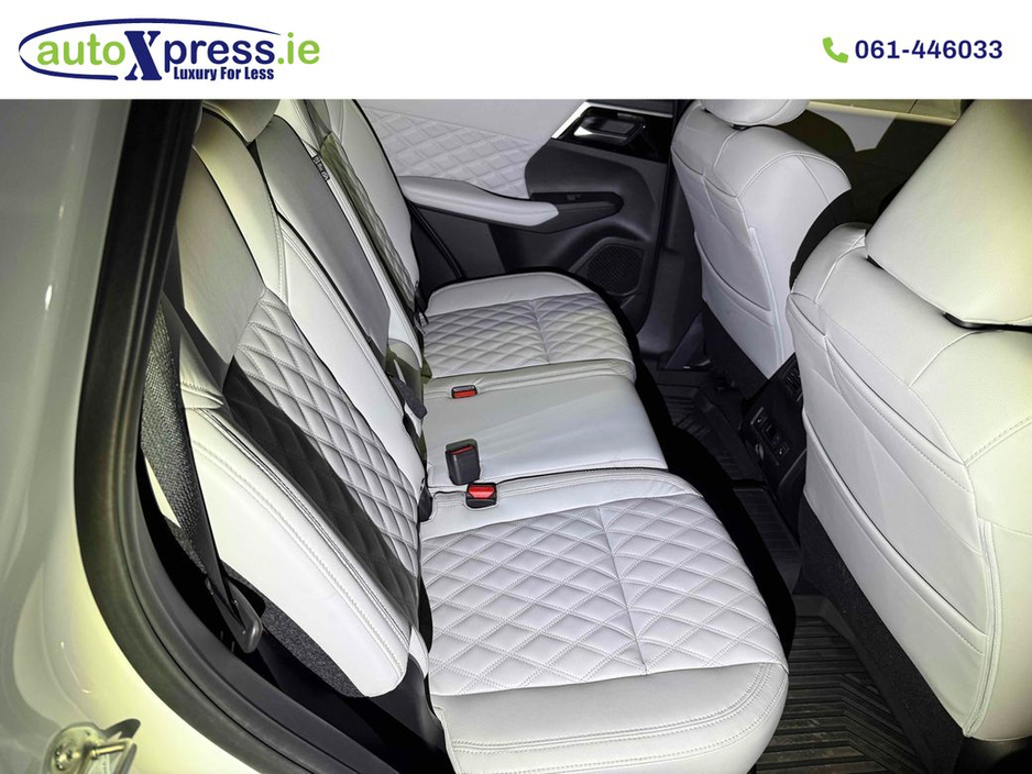 2022 Mitsubishi Outlander - image 8