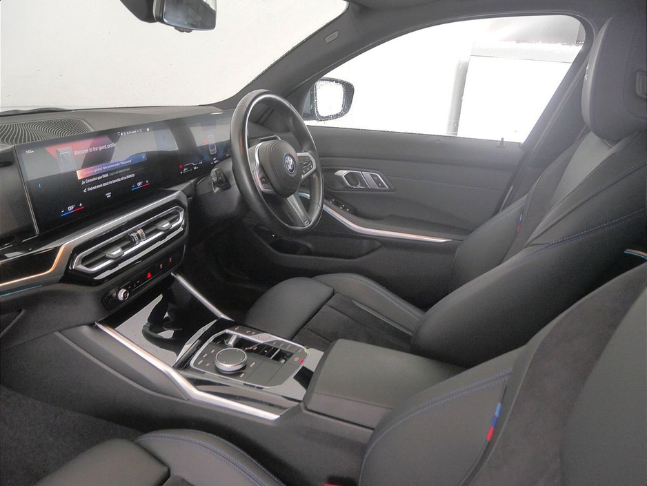 2023 BMW 3 Series - image 7
