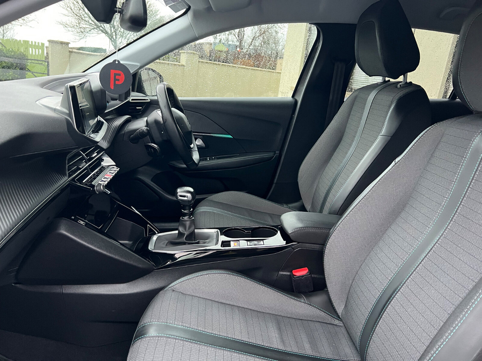 2022 Peugeot 208 1.2 Puretech 100bhp Allure Pack €17,950