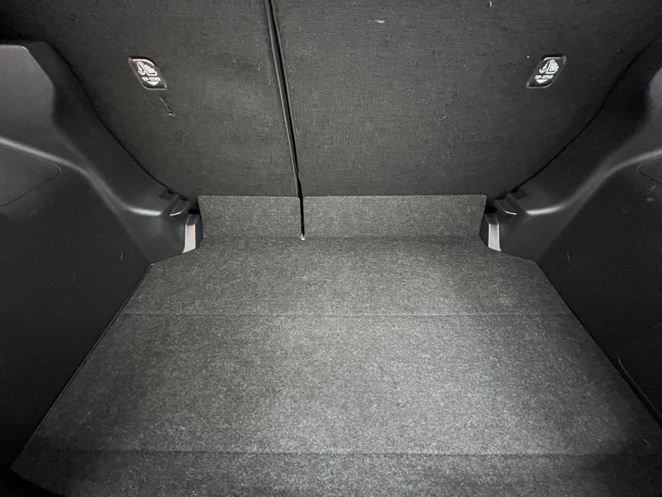 2021 Toyota Yaris - image 8