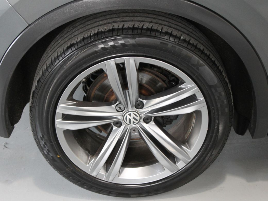 2020 Volkswagen Tiguan - image 28