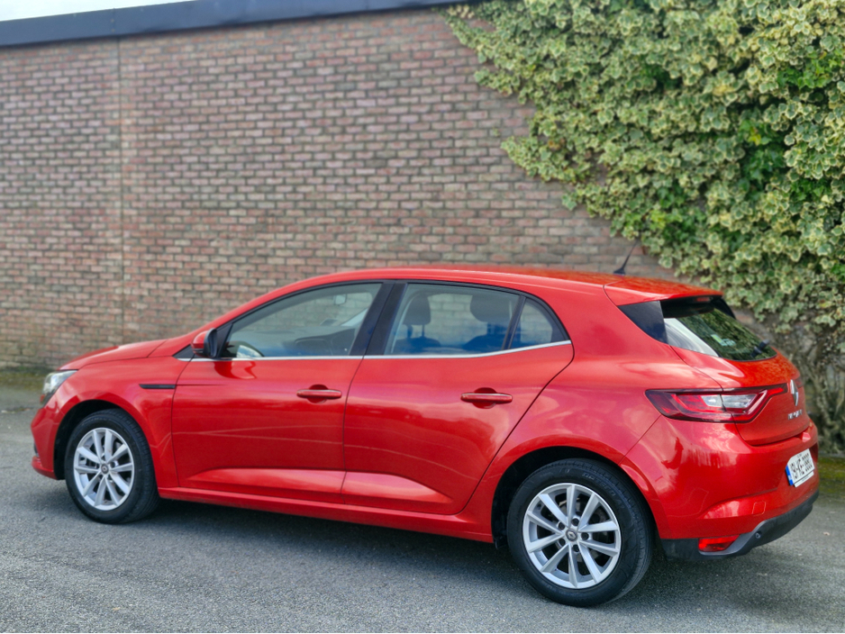 2019 Renault Megane - image 4