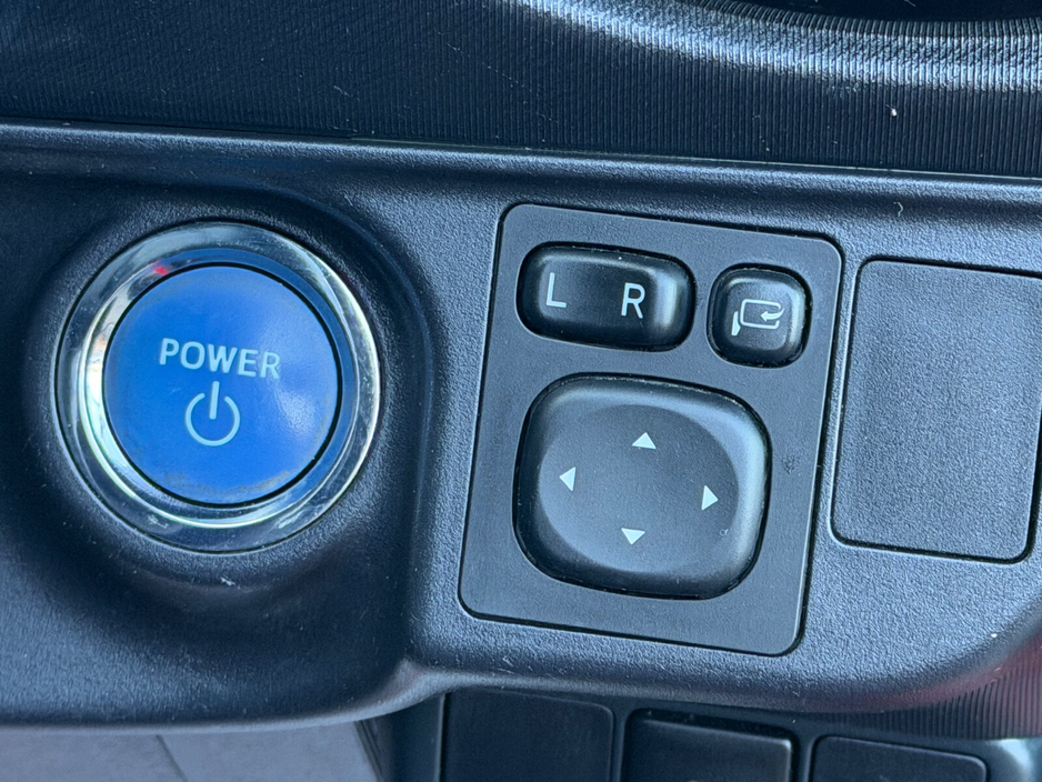 2014 Toyota Aqua - image 16