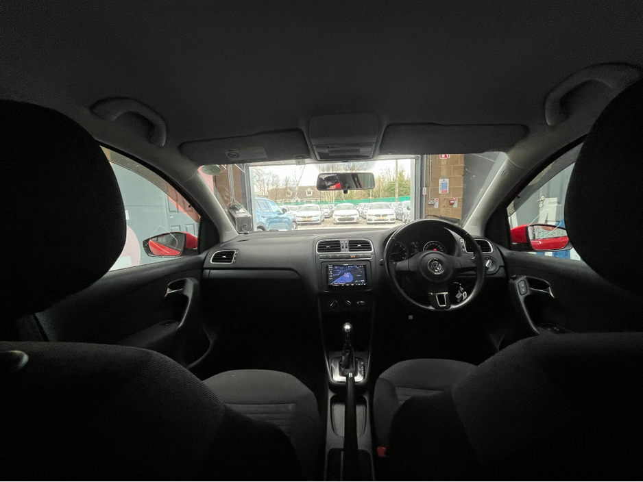 2014 Volkswagen Polo - image 12
