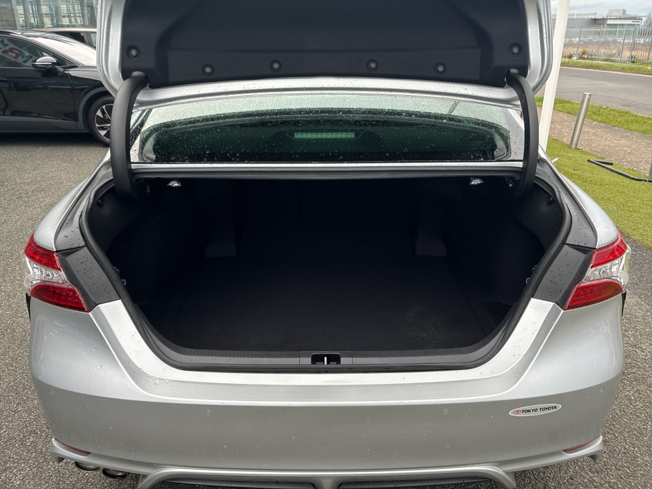 2019 Toyota Camry - image 9
