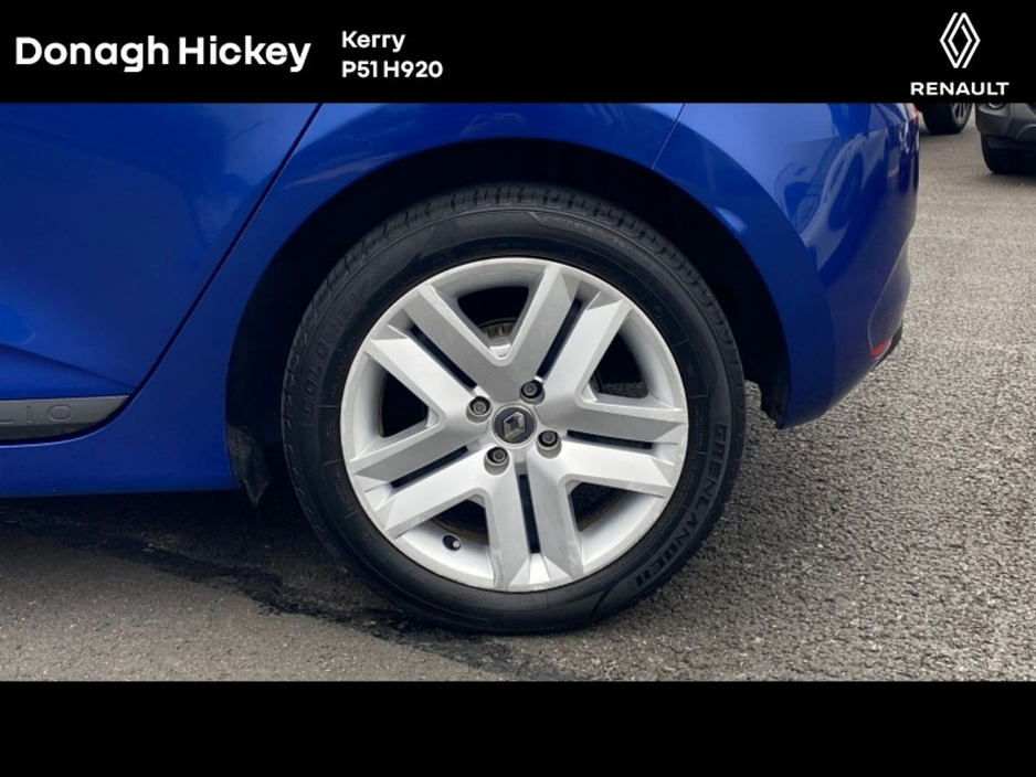 2022 Renault Clio - image 8