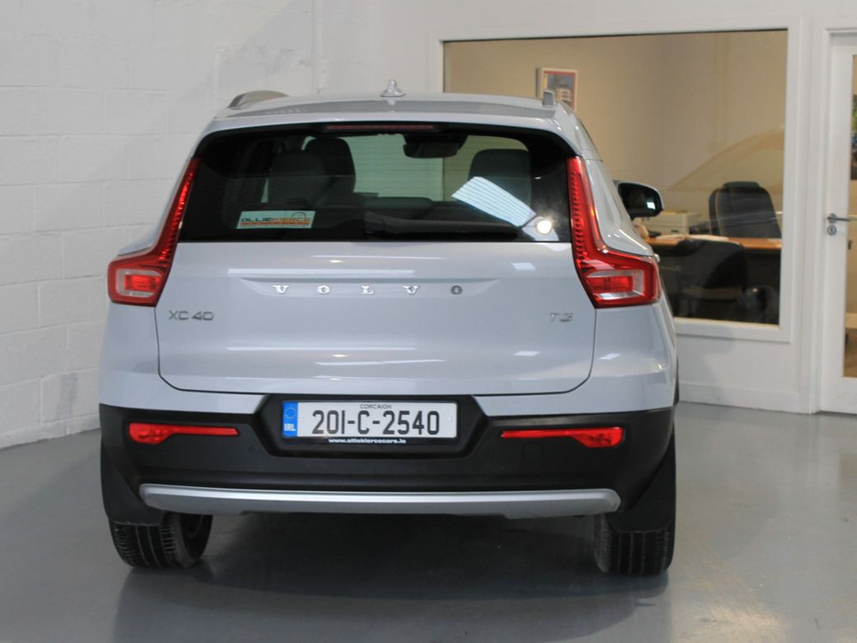 2020 Volvo XC40 - image 7