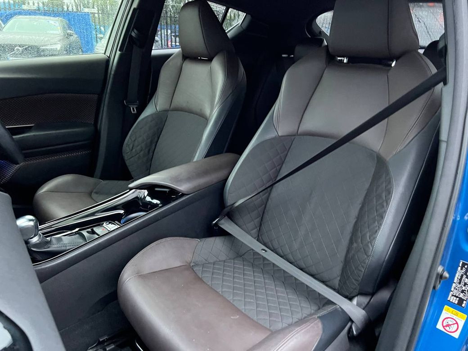 2017 Toyota C-HR 1.8 HYBRID/ HALF LEATHER HEATED SEATS // DIAMOND CUT ALLOYS// FULL SERVICE HISTORY / €17,900